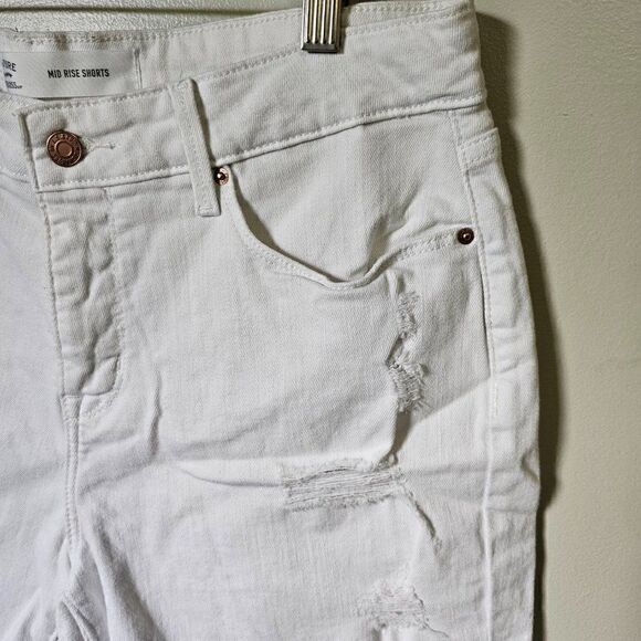 EUC WHITE SIGNATURE LEVIS STRAUSS MID RISE SHORTS SIZE 12 / 31W - Picture 3 of 14